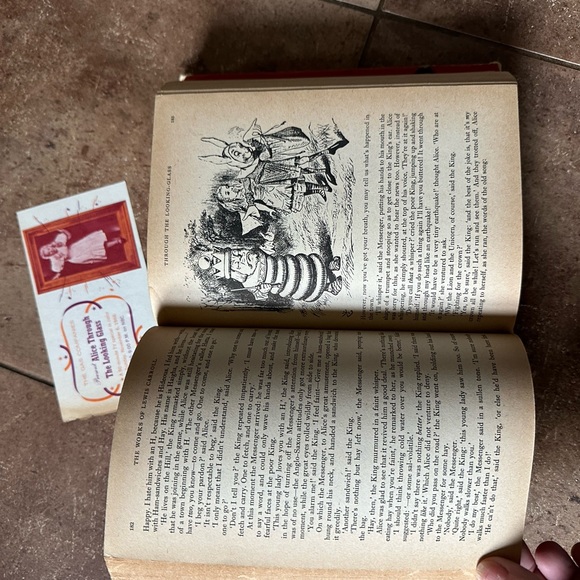 Vintage 1965 The Works of Lewis Carroll with Alice in Wonderland newspaper clips - Picture 2 of 9
